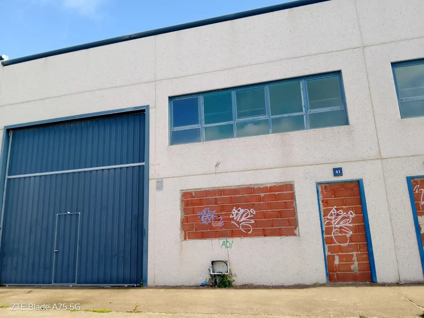 Vista exterior de Nave industrial en venta en El Viso de San Juan