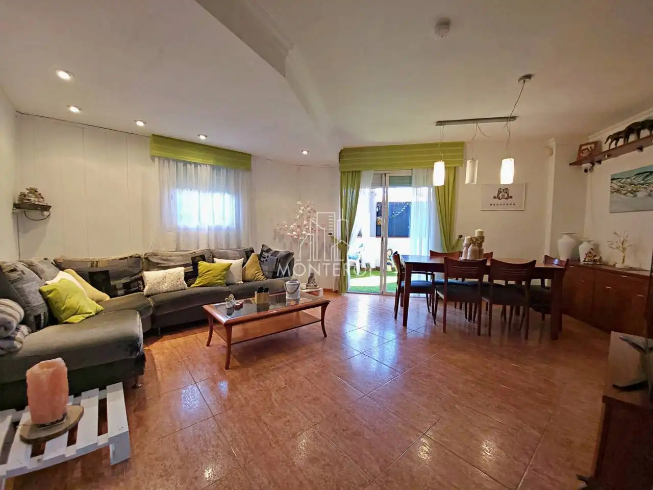Sala d'estar de Dúplex en venda en Rubí amb Aire condicionat, Calefacció i Jardí privat