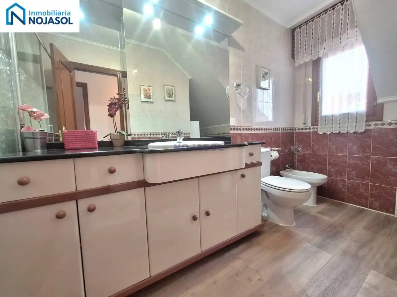 Badezimmer von Wohnungen zum Verkauf in Noja mit Heizung, Terrasse und Möbliert