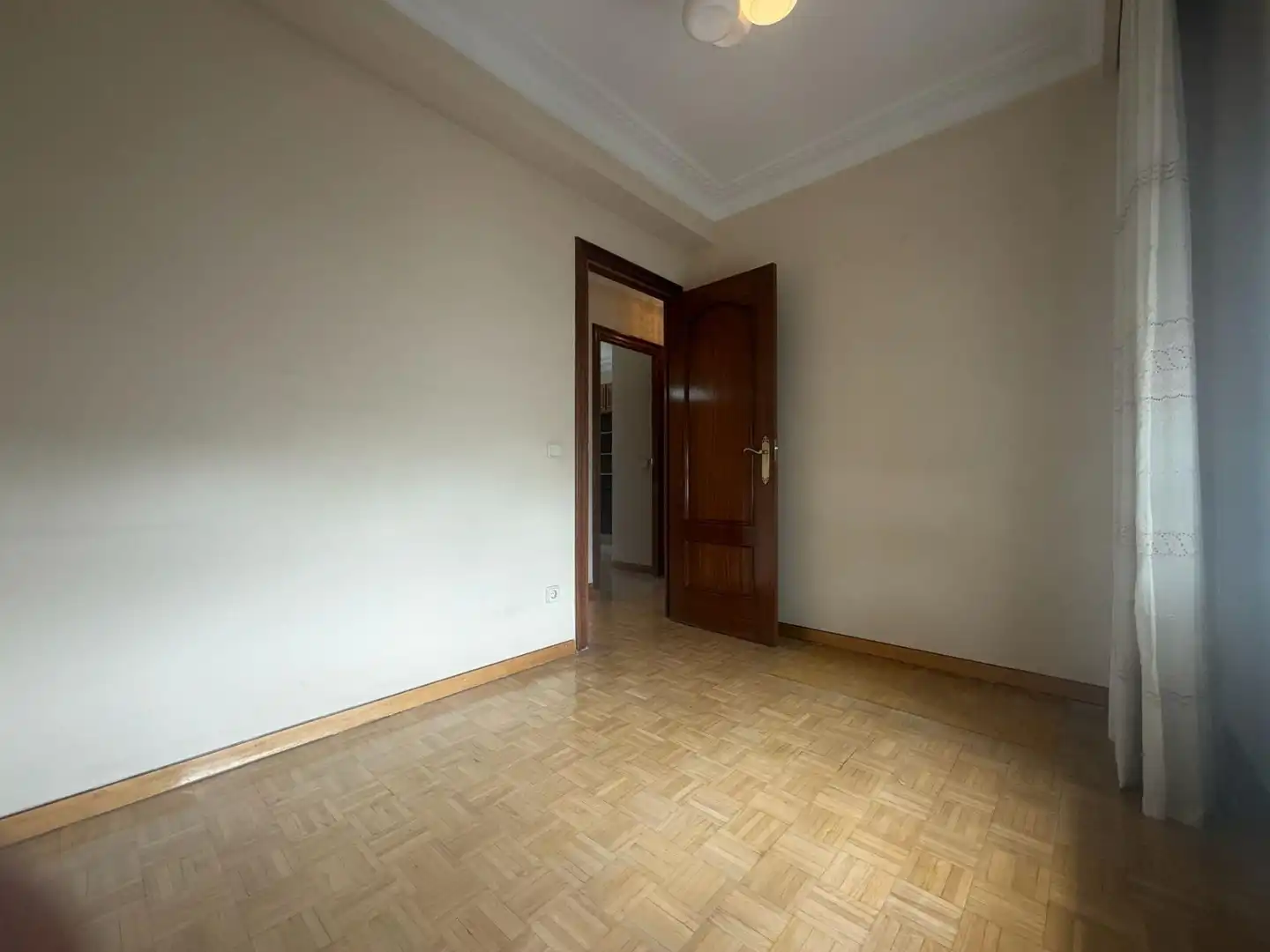 Habitación de Piso en venta en Madrid con Calefacción, Parquet y Terraza