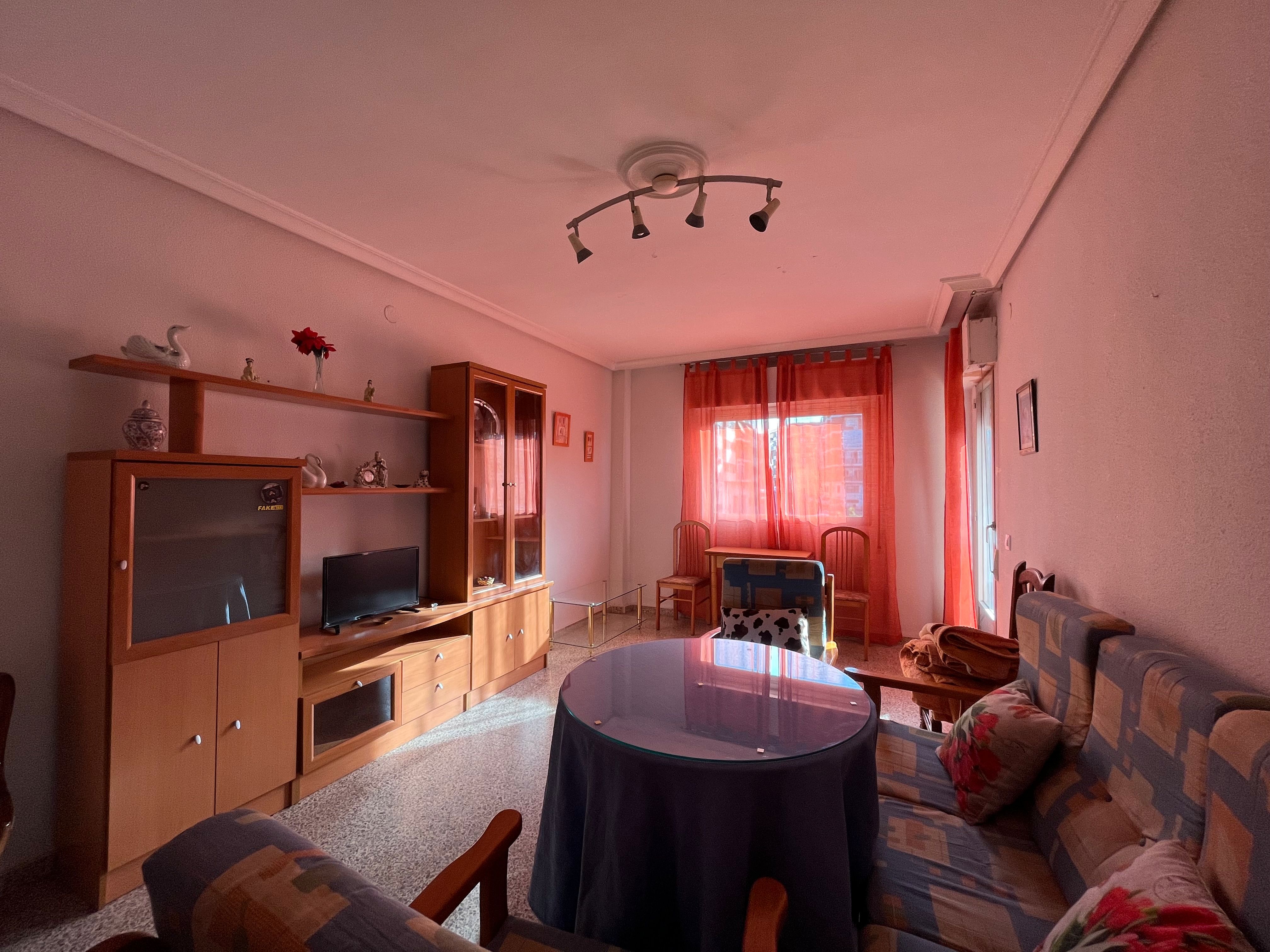 Flat to rent in Calle de Lope Váez de Herrero, Miralvalle - Av. Virgen del Puerto - La Data