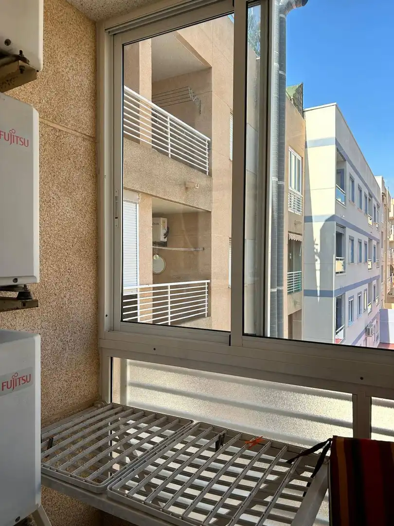 Terrasse von Wohnung zum Verkauf in Torrevieja mit Klimaanlage, Heizung und Privatgarten