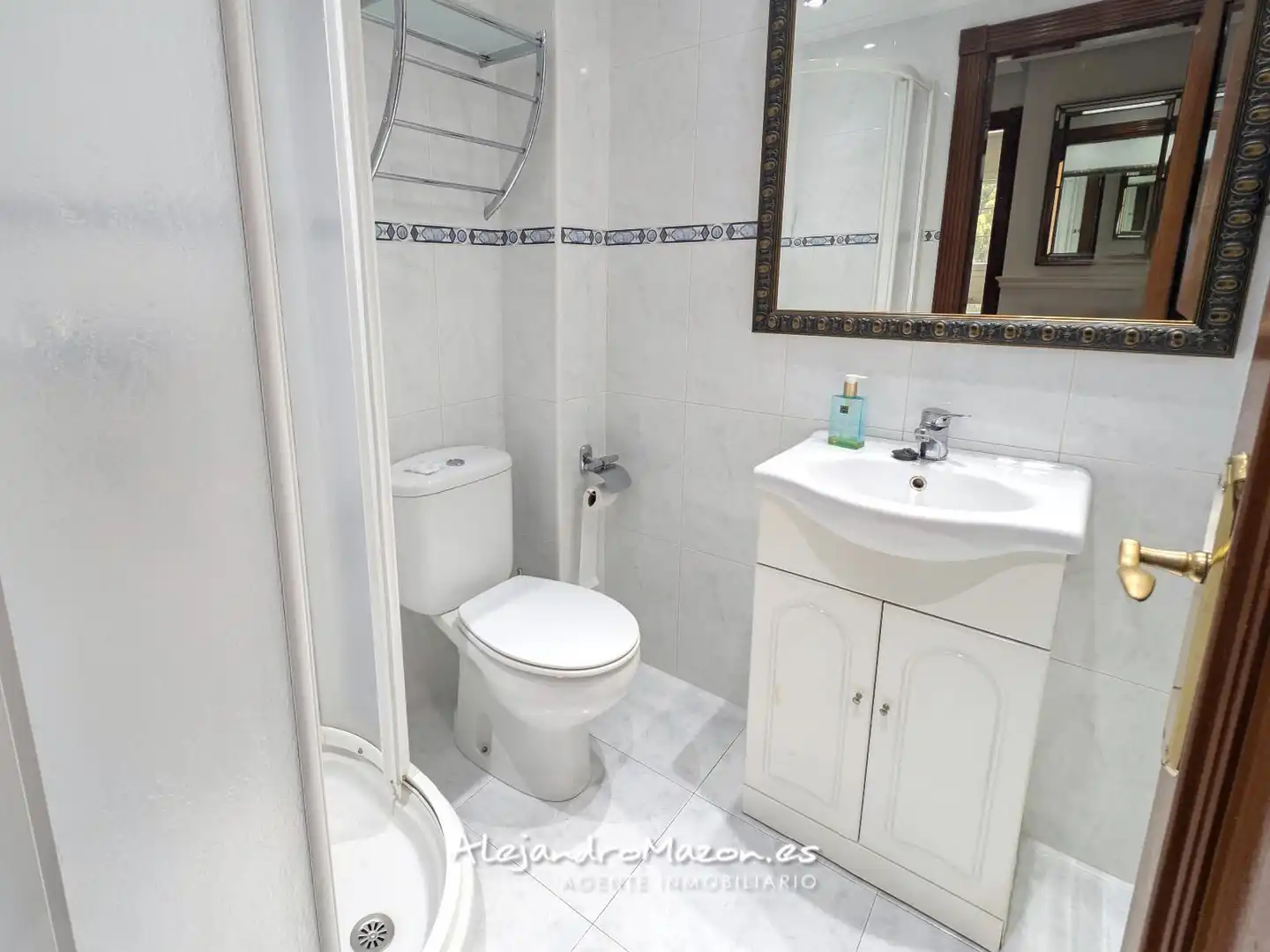 Bathroom of Flat for rent in Castro-Urdiales  with Heating, Terrace and Swimming Pool