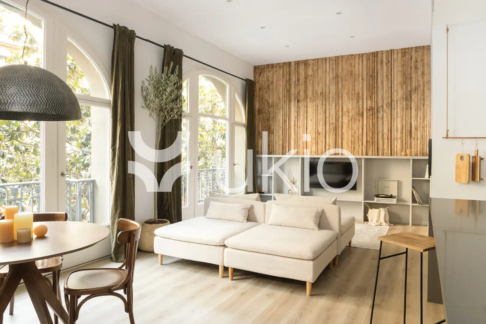 Apartment with lift to rent in Carrer Gran de Gràcia