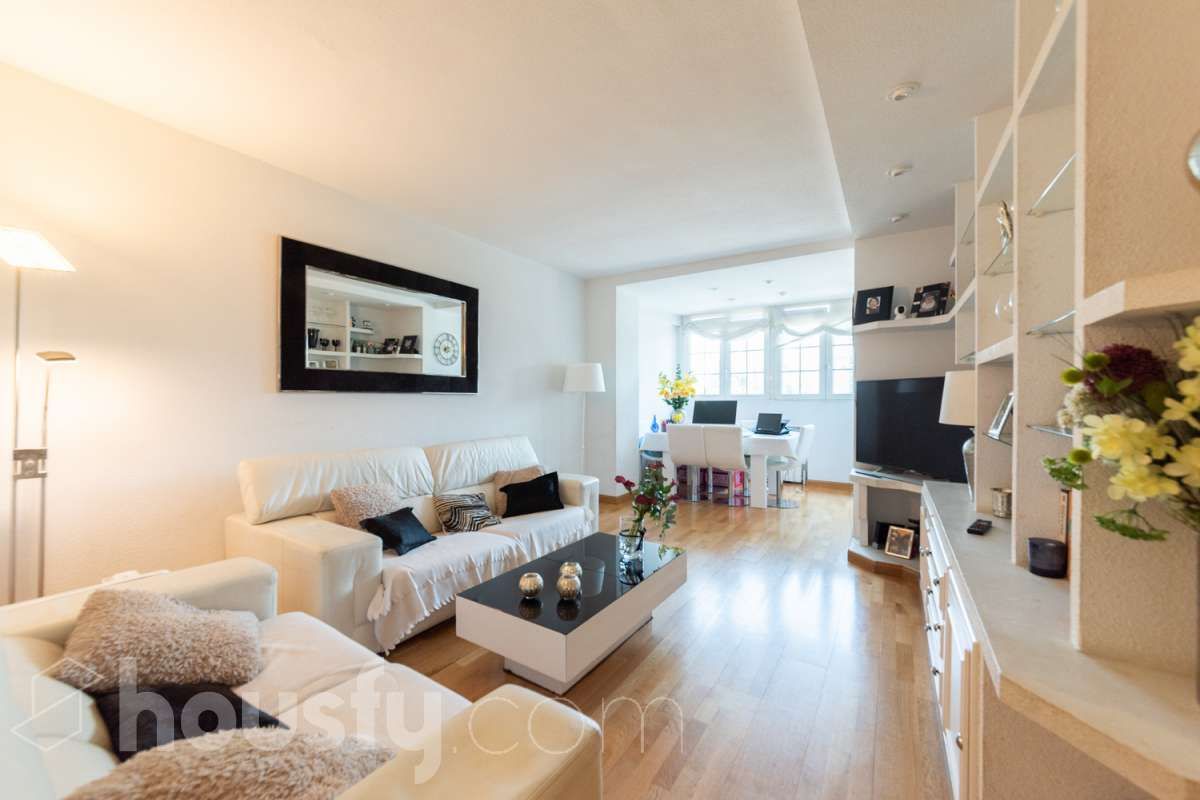 Living room of Flat to rent in  Madrid Capital  with Air Conditioner, Heating and Parquet flooring