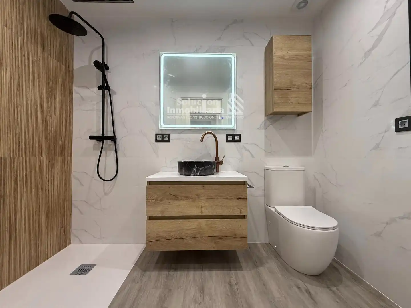 Baño de Apartamento en venta en Salamanca con Aire acondicionado, Calefacción y Trastero