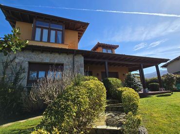 House with garden for sale in Celorio - Poó - Parres