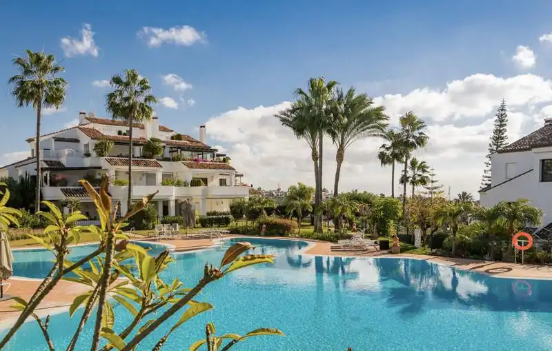 Vista exterior de Apartamento de alquiler en Marbella con Aire acondicionado, Calefacción y Terraza