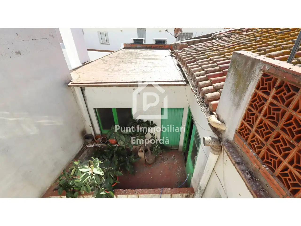 Vista exterior de Edificio en venta en Llançà