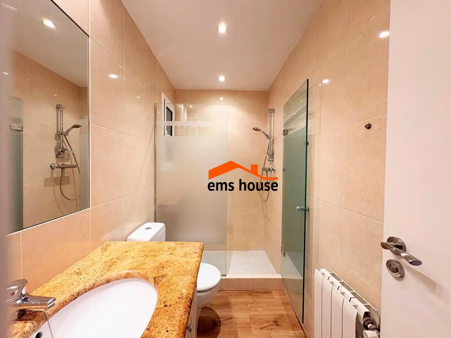 Baño de Apartamento en venta en Palamós con Calefacción, Terraza y Balcón