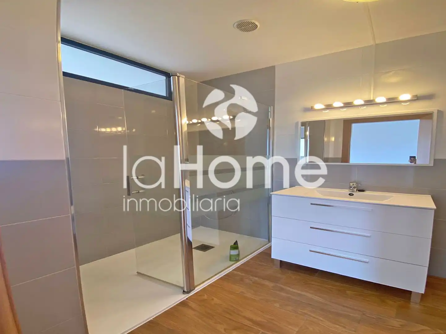 Baño de Casa adosada de alquiler en Godella con Aire acondicionado, Terraza y Piscina