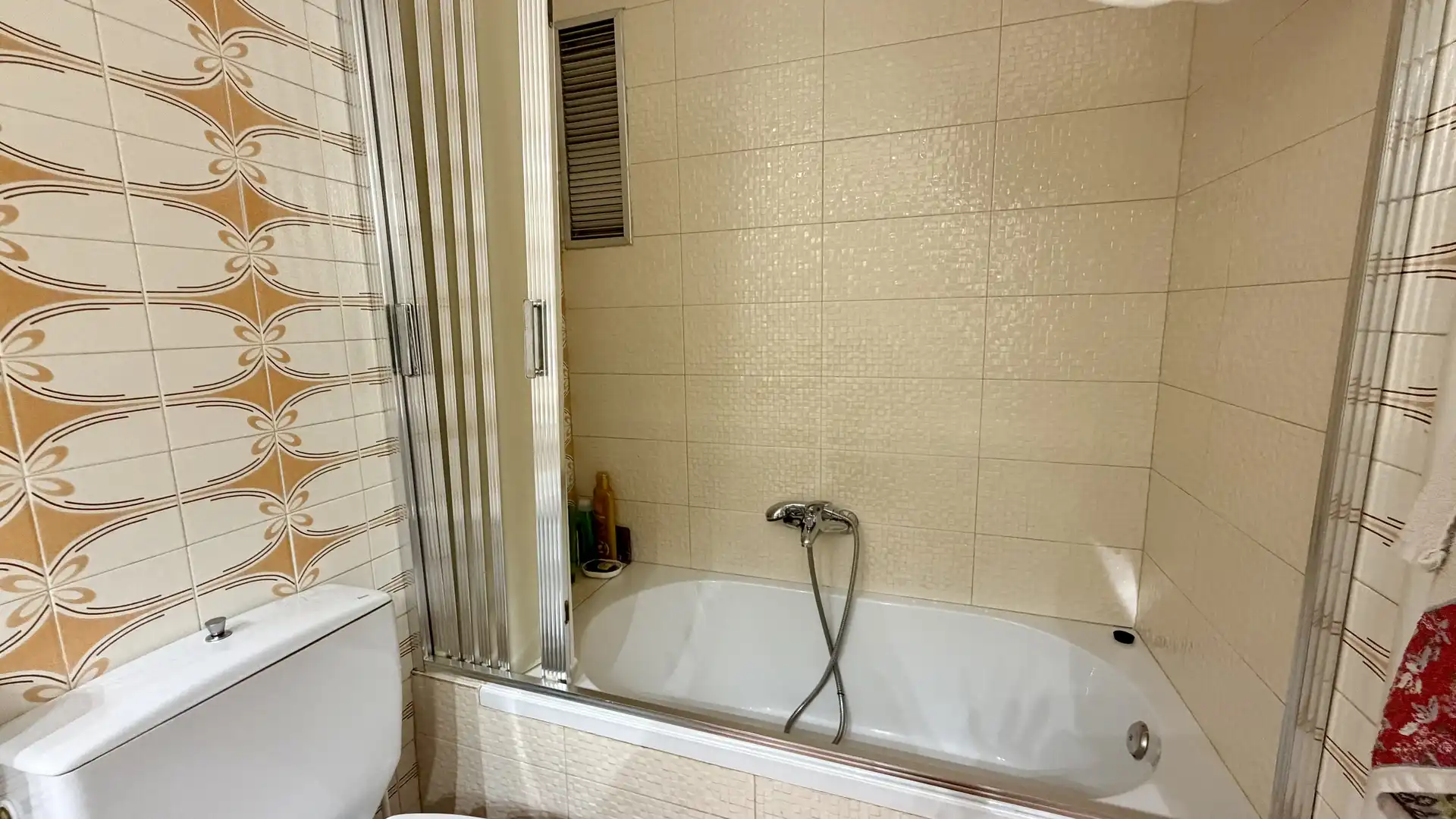 Bathroom of Flat for sale in Cornellà de Llobregat  with Balcony