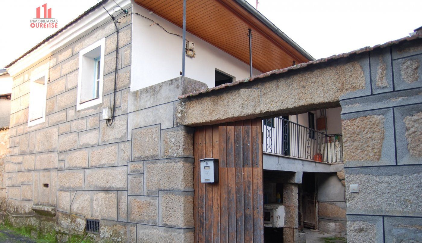 Exterior view of House or chalet for sale in San Cibrao das Viñas  with Balcony