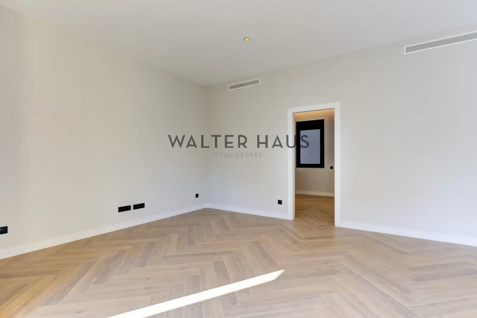Flat for sale in Barcelona  with Air Conditioner, Heating and Oven