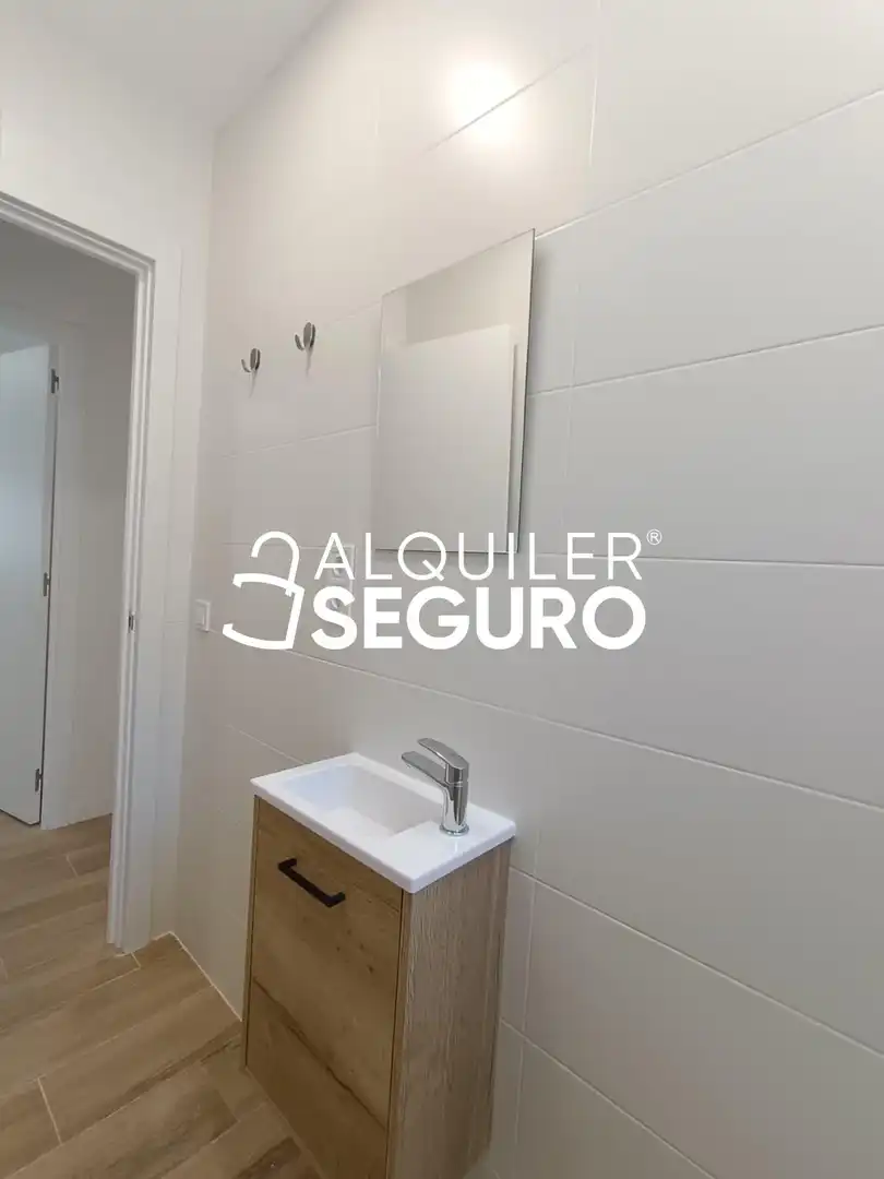 Bathroom of Flat for rent in Leganés  with Heating and Terrace