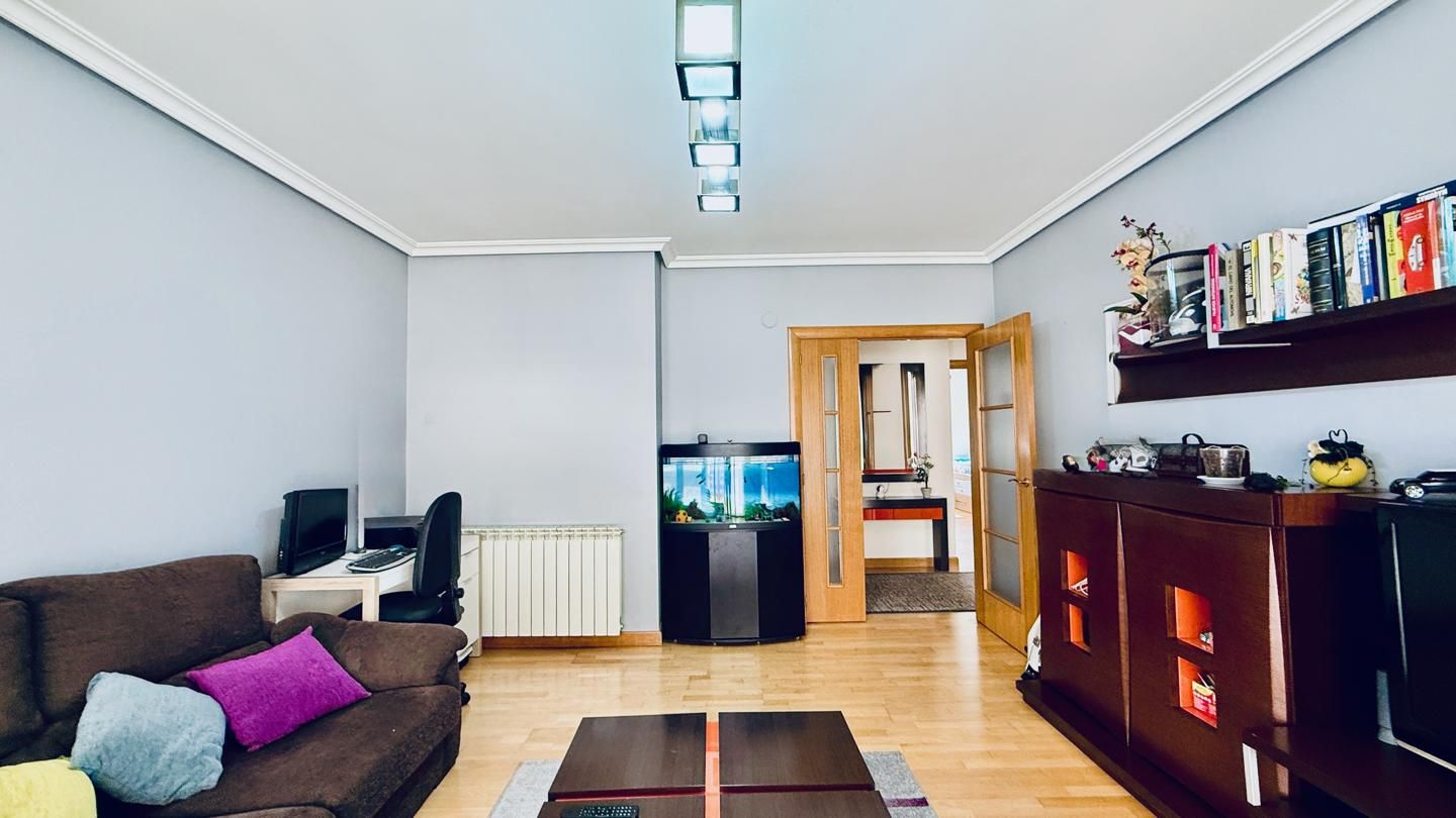 Sala d'estar de Pis en venda en Ermua