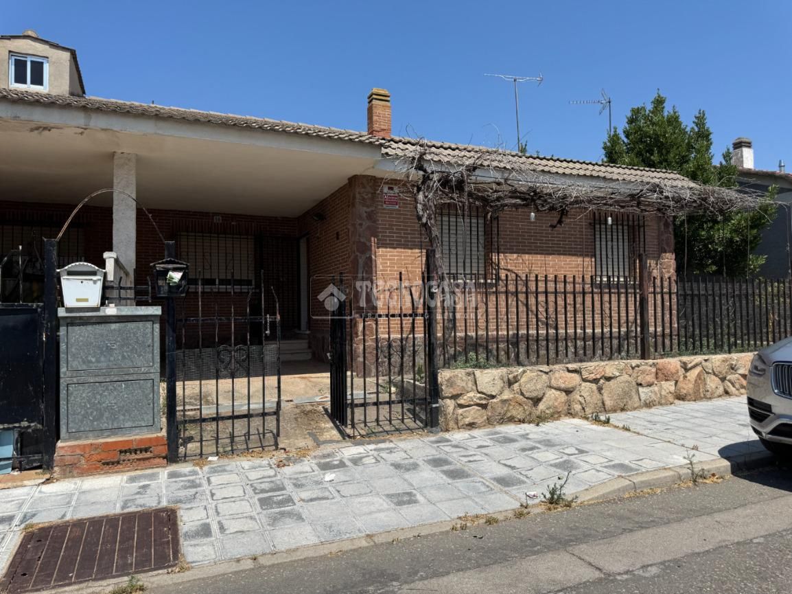 Exterior view of House or chalet for sale in Azuqueca de Henares