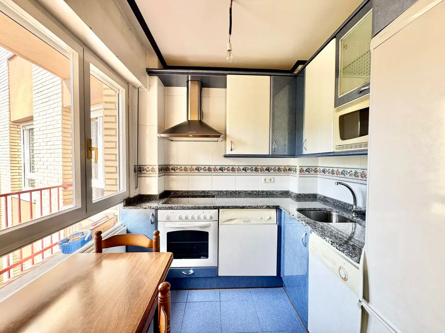 Kitchen of Flat for sale in Vitoria - Gasteiz  with Terrace and Storage room