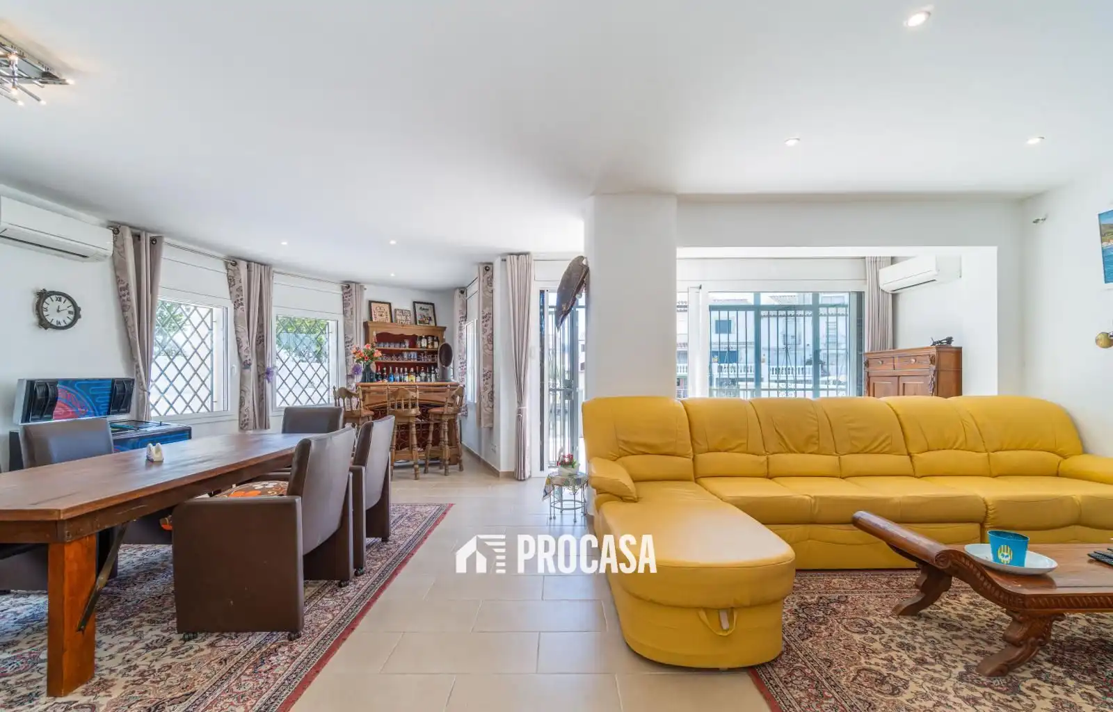 Sala d'estar de Casa o xalet en venda en Empuriabrava amb Aire condicionat, Piscina i Moblat