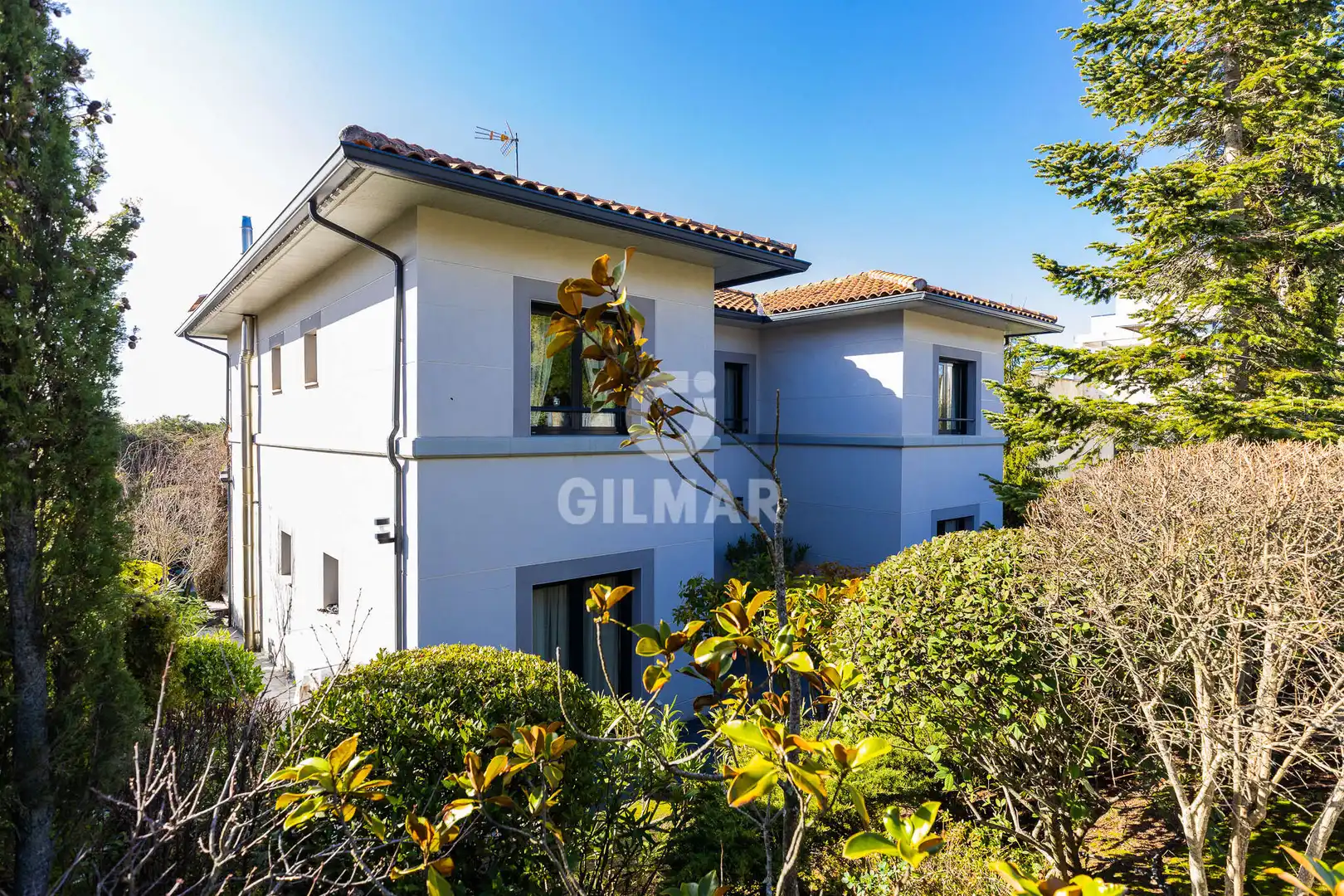 Exterior view of Houses for sale in Hoyo de Manzanares  with Heating, Private garden and Swimming Pool