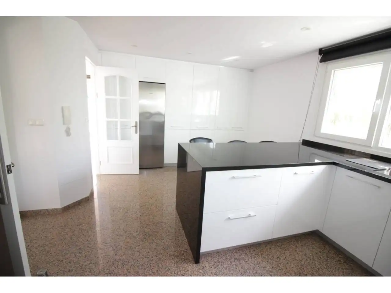Cuina de Casa o xalet en venda en Roquetas de Mar amb Aire condicionat, Jardí privat i Terrassa