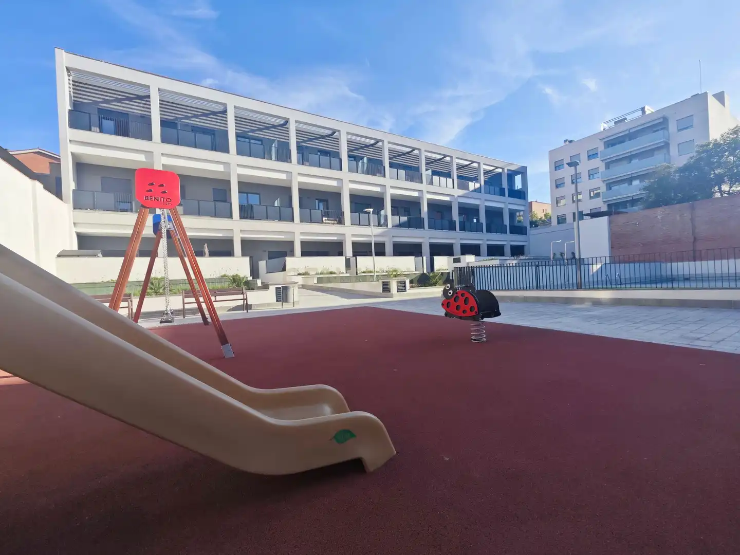 Vista exterior de Apartament en venda en Sabadell amb Aire condicionat, Jardí privat i Piscina