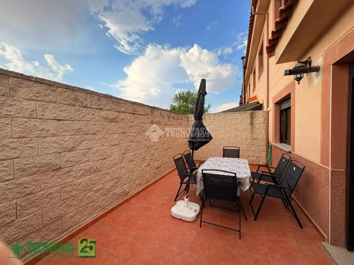 Terrassa de Casa adosada en venda en Villatobas amb Aire condicionat i Calefacció