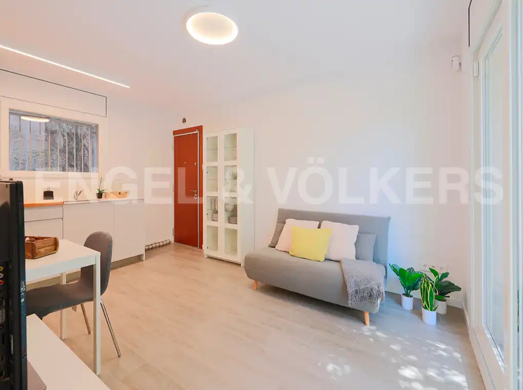 Sala de estar de Piso de alquiler en Barcelona con Aire acondicionado, Calefacción y Jardín privado