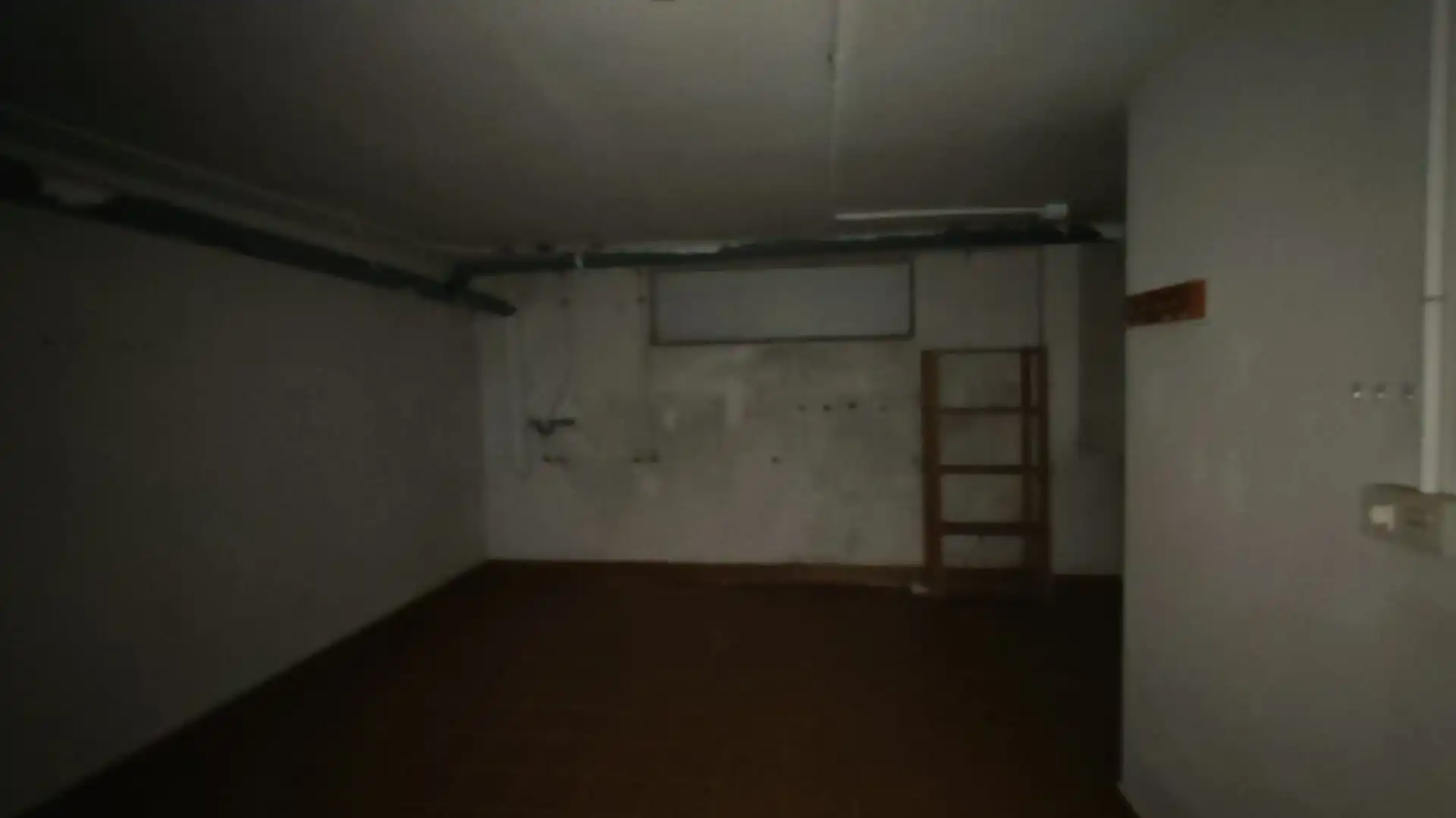 Einfamilien-Reihenhaus zum Verkauf in Valencia mit Terrasse, Abstellraum und Ofen
