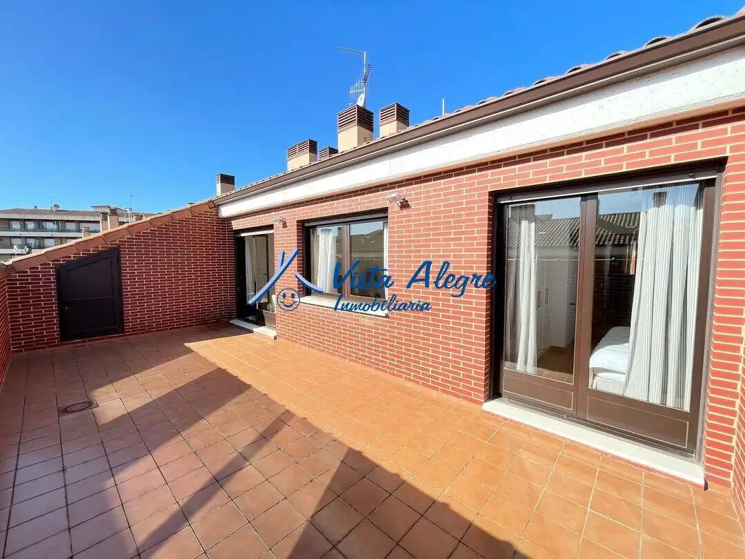 Terraza de Ático en venta en Haro con Calefacción, Parquet y Terraza