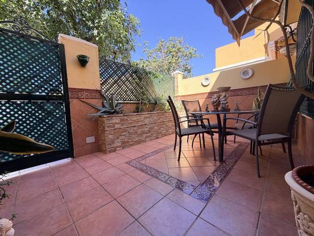 Casa adosada en Venta en Distrito Zeta - Recinto Ferial Cortijo de Torres