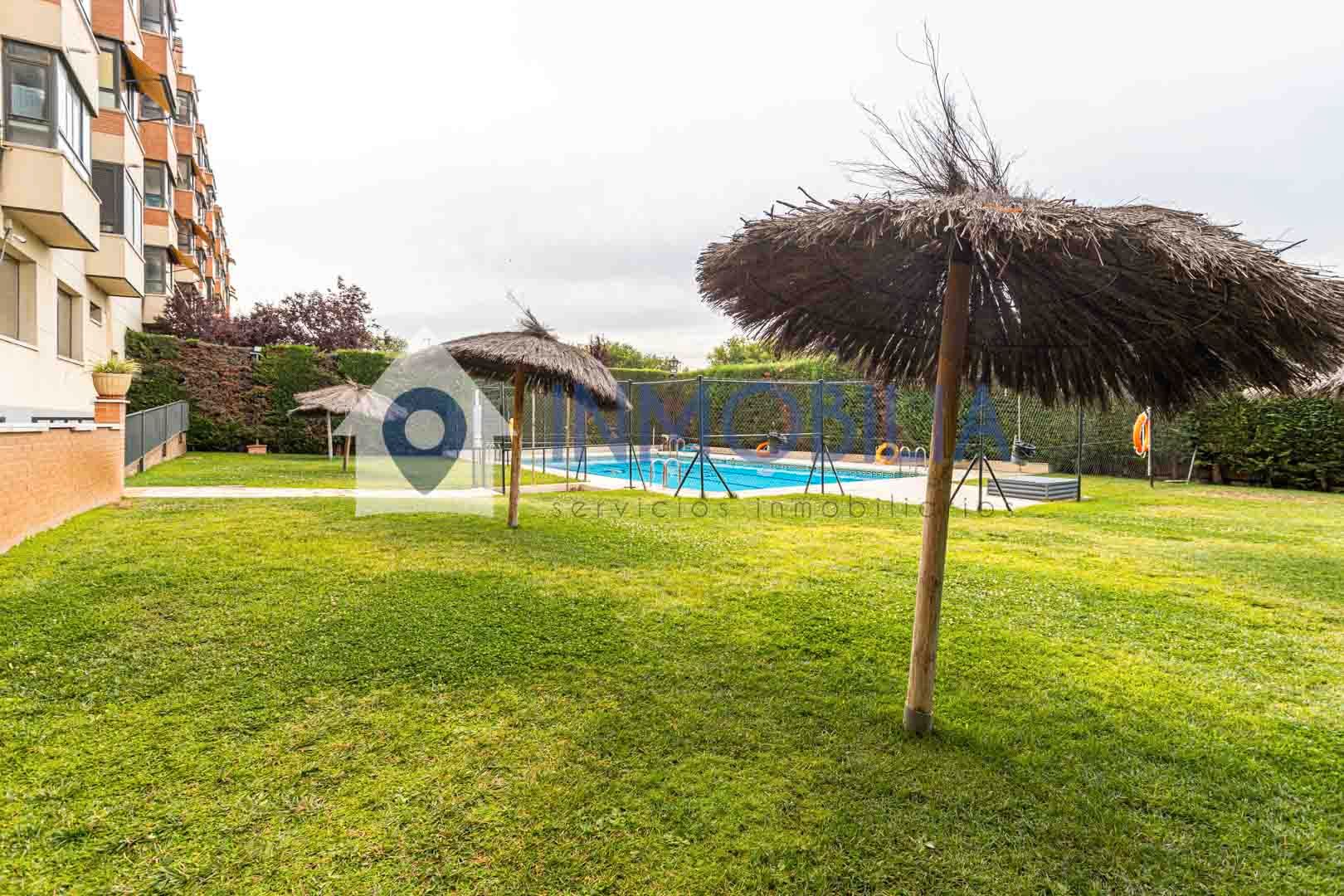 Piscina de Pis en venda en  Madrid Capital amb Aire condicionat, Calefacció i Terrassa