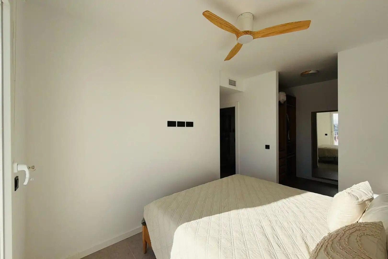 Dormitori de Apartament de lloguer en Fuengirola amb Balcó