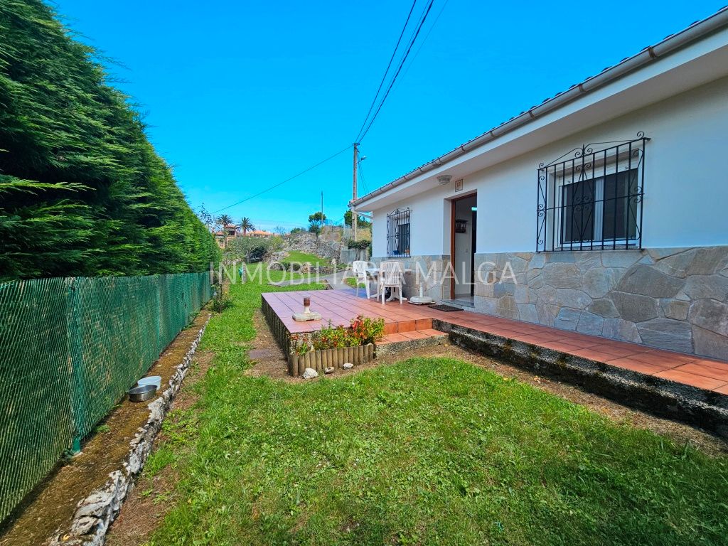 Vista exterior de Casa o xalet en venda en Ribadesella amb Jardí privat, Terrassa i Traster
