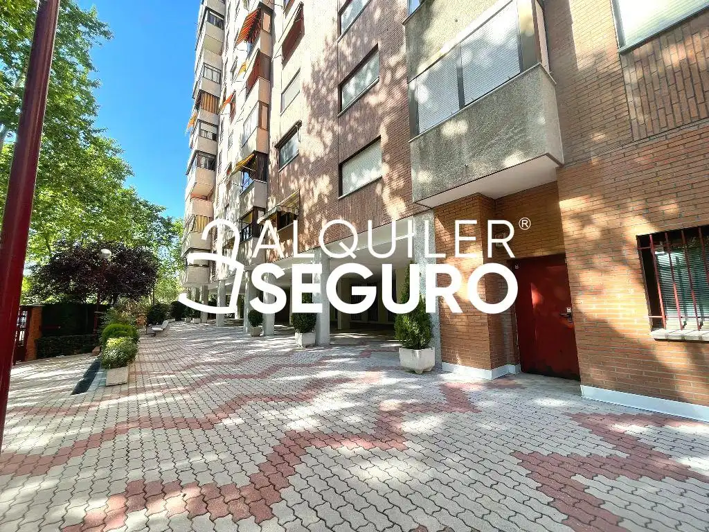 Vista exterior de Pis de lloguer en Madrid amb Aire condicionat, Calefacció i Traster