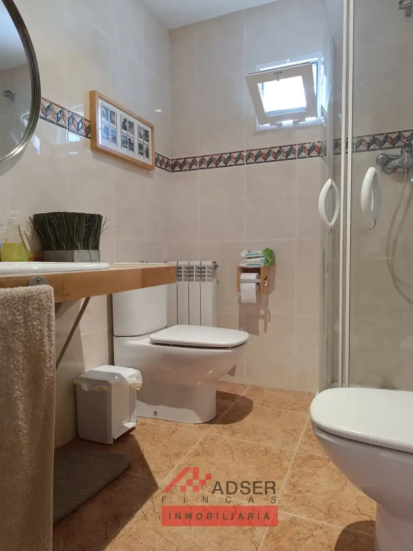 Baño de Casa o chalet en venta en Albelda de Iregua con Jardín privado, Terraza y Trastero