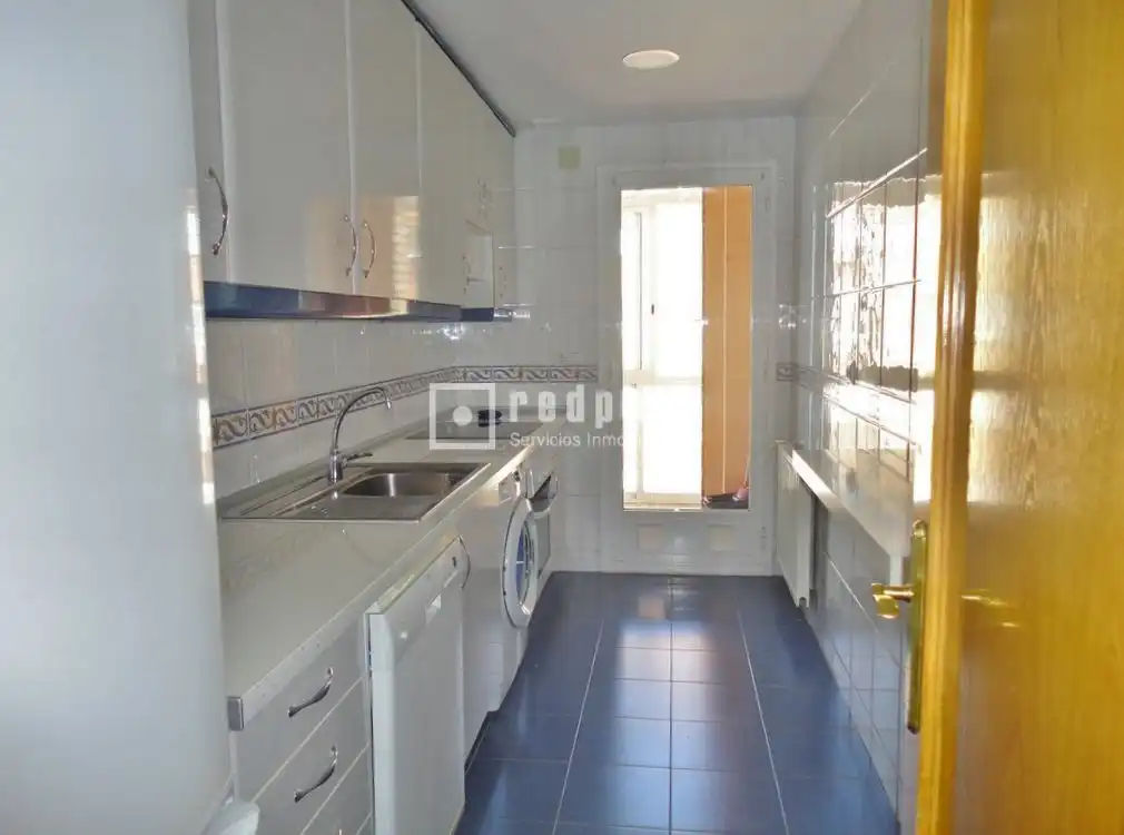 Kitchen of Flat for rent in Madrid  with Air Conditioner, Heating and Private garden