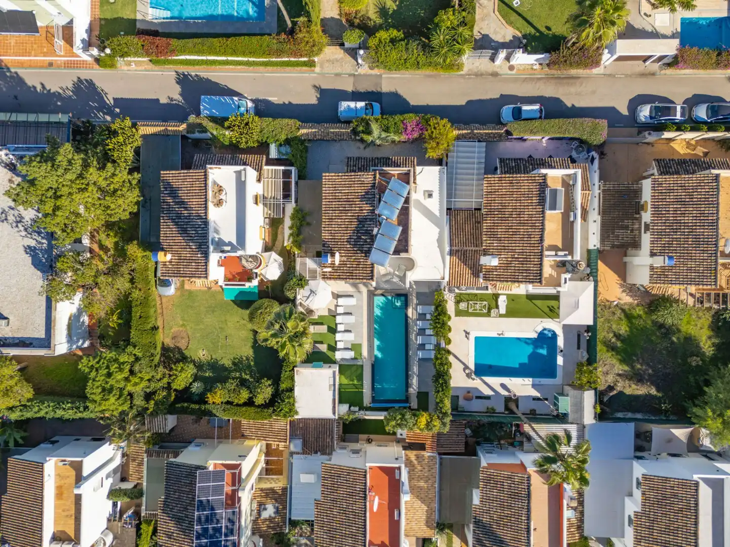 Vista exterior de Casa o xalet en venda en Estepona amb Aire condicionat, Calefacció i Jardí privat