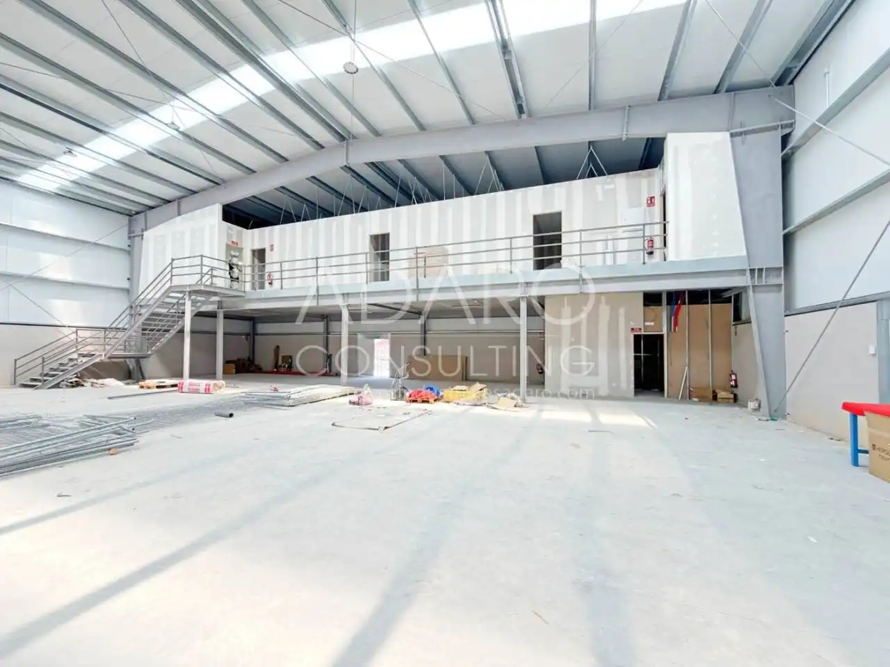Vista exterior de Nave industrial en venta en Loeches