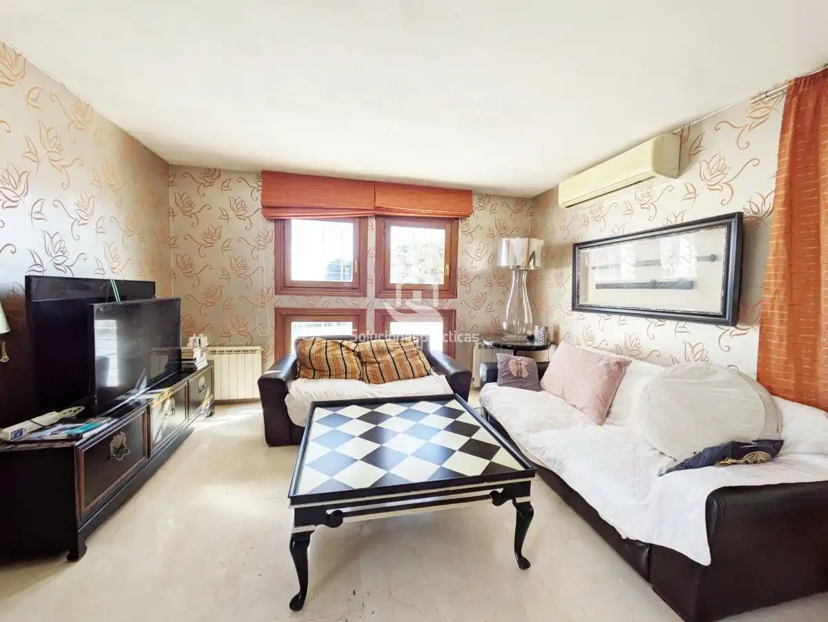 Sala d'estar de Casa o xalet en venda en Jaén amb Aire condicionat, Calefacció i Terrassa