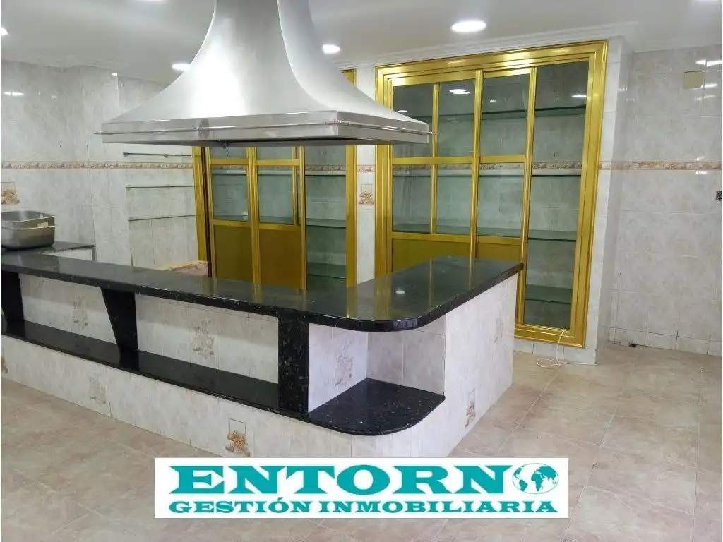 Cocina de Casa o chalet en venta en Santa Perpètua de Mogoda con Jardín privado, Terraza y Trastero