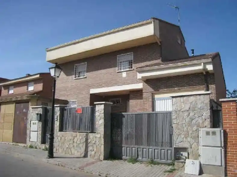 Vista exterior de Casa o chalet en venta en Camarma de Esteruelas con Terraza