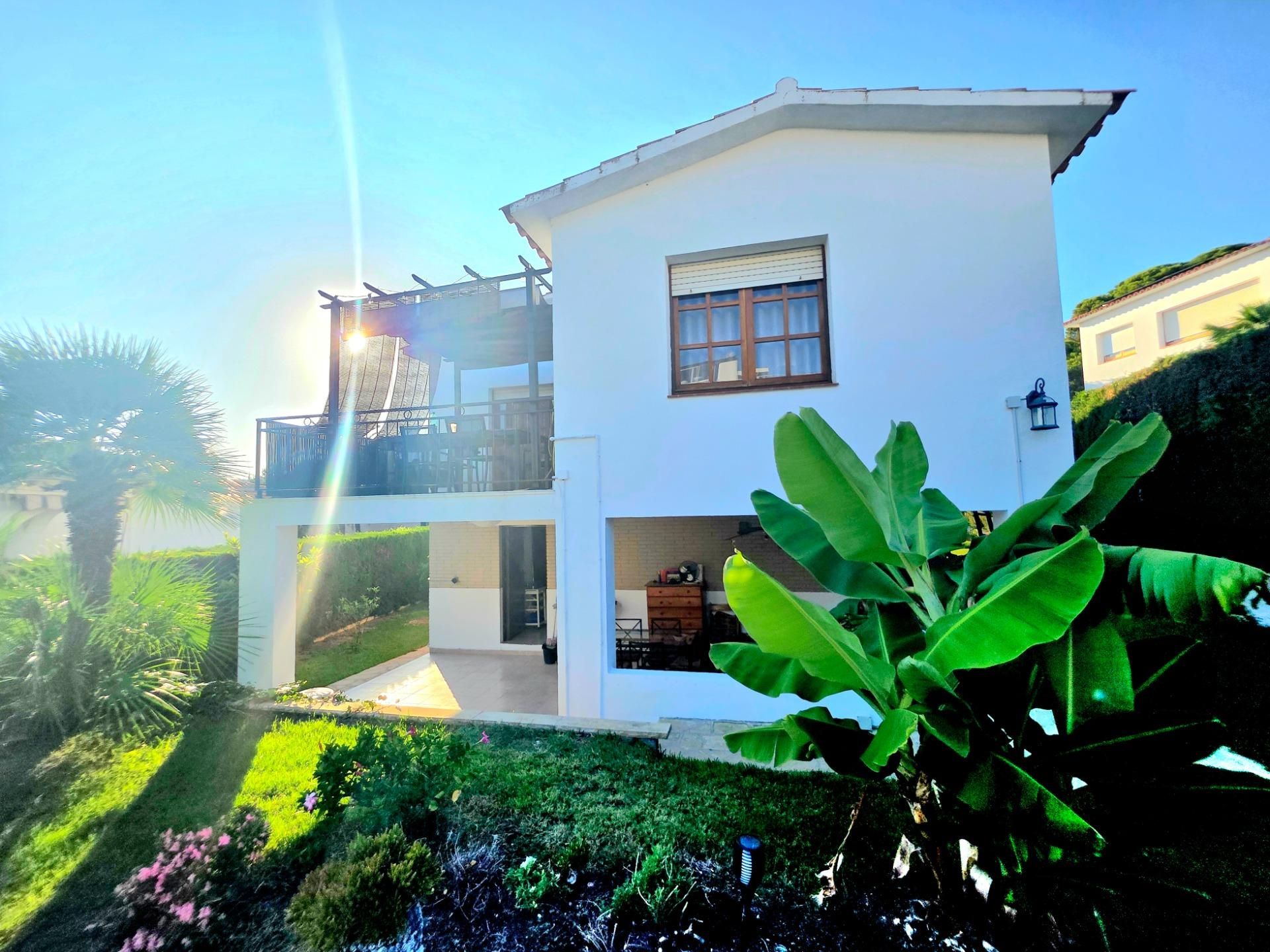 Vista exterior de Casa o xalet en venda en Calafell amb Jardí privat, Terrassa i Traster