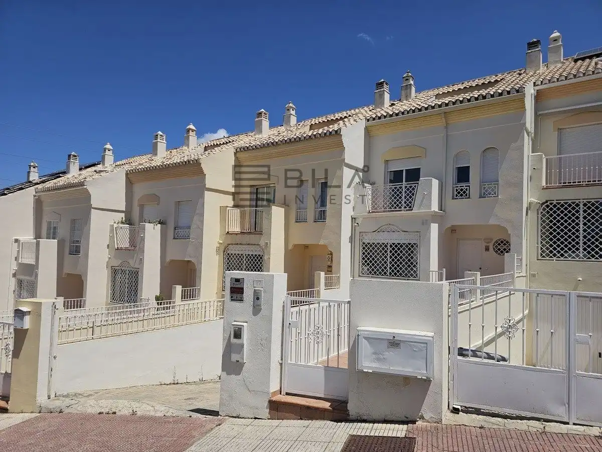 Casa adosada en venta en Casco Golf, El Rosario - Ricmar