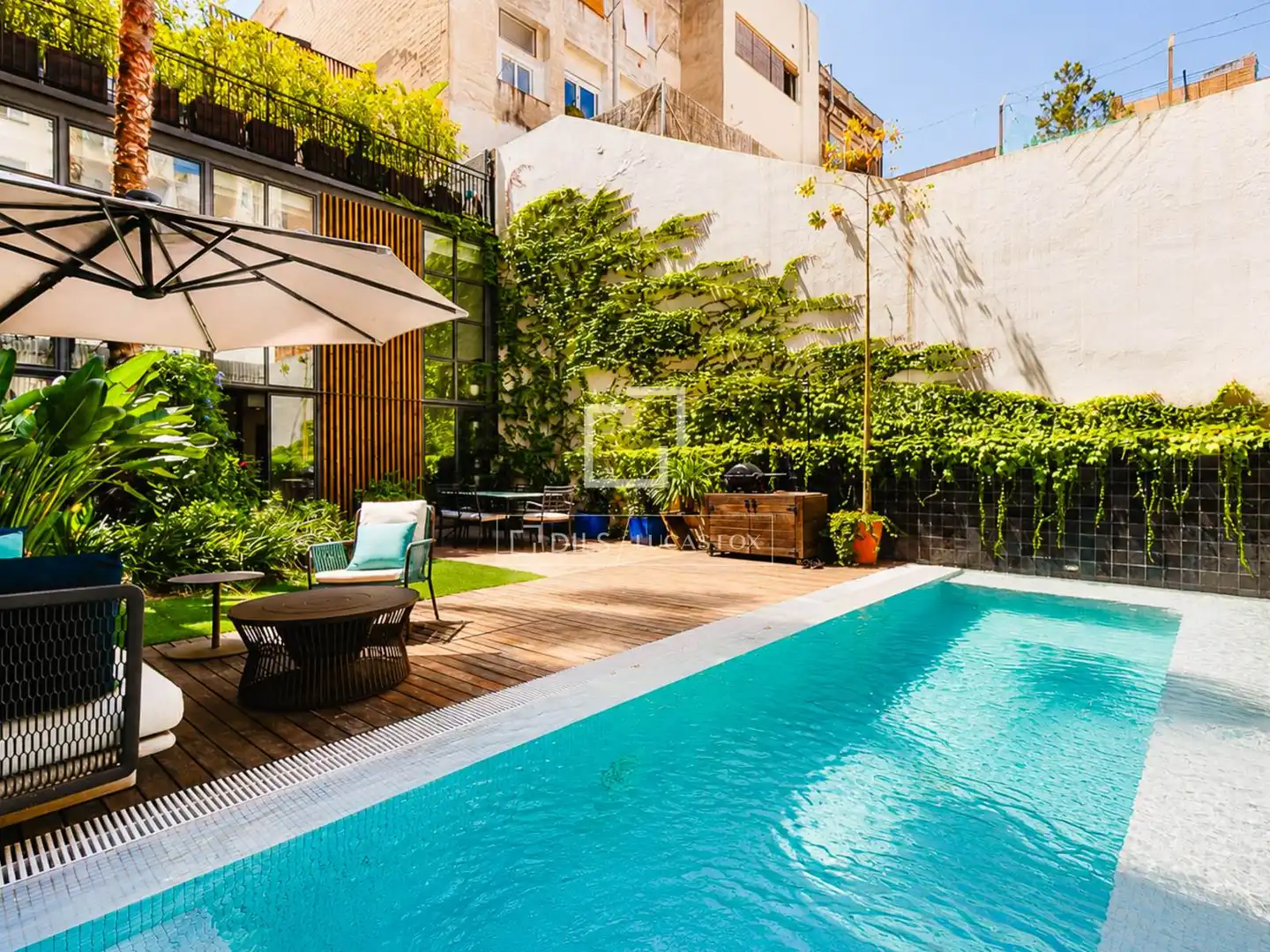 Piscina de Casa o xalet en venda en Barcelona amb Aire condicionat, Jardí privat i Terrassa
