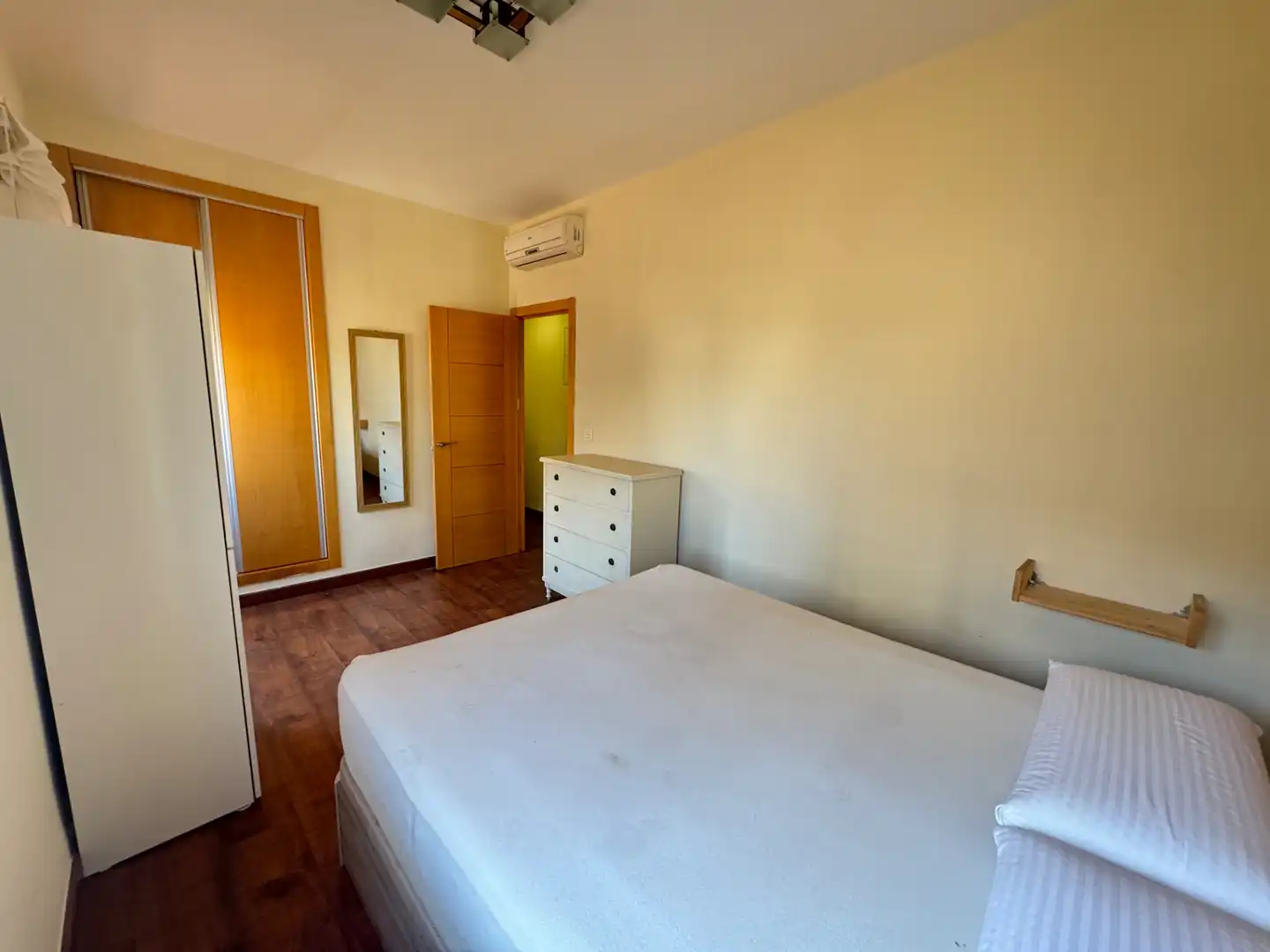 Habitación de Piso de alquiler en Jaén con Aire acondicionado, Calefacción y Amueblado