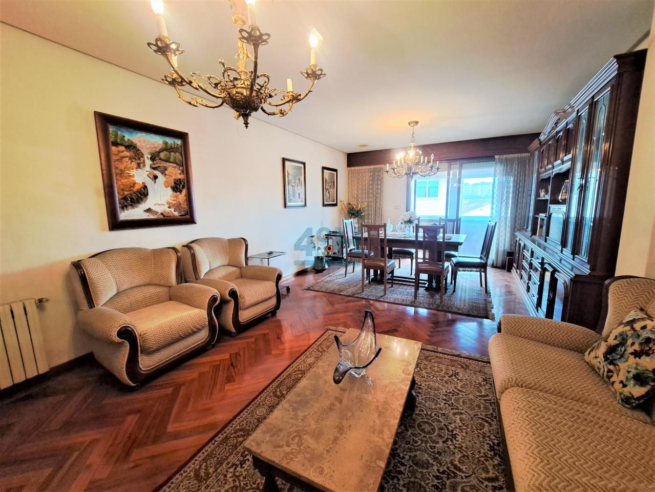 Sala d'estar de Pis en venda en Ourense Capital  amb Calefacció, Parquet i Traster