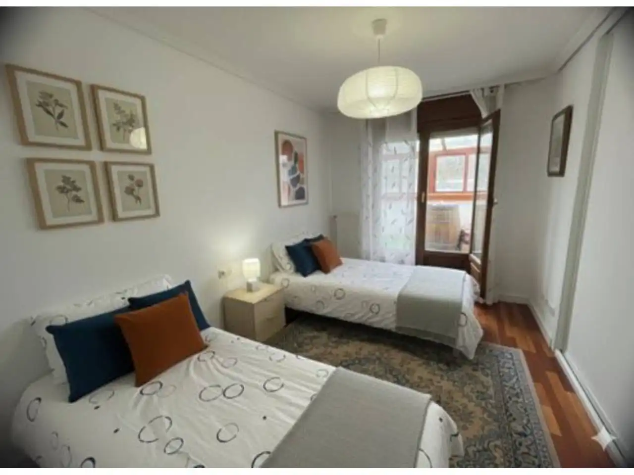 Schlafzimmer von Dachboden zur Miete in Oviedo  mit Heizung, Parkett und Terrasse