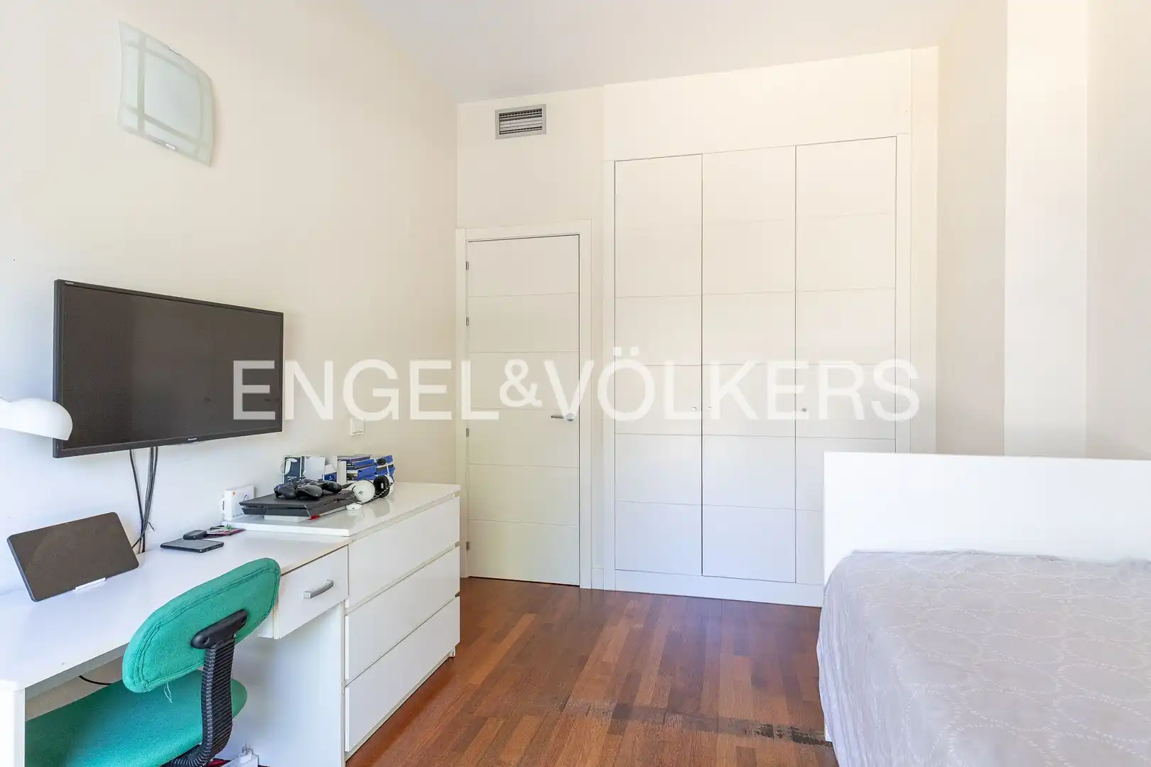 Habitación de Apartamento en venta en Madrid con Aire acondicionado, Calefacción y Jardín privado