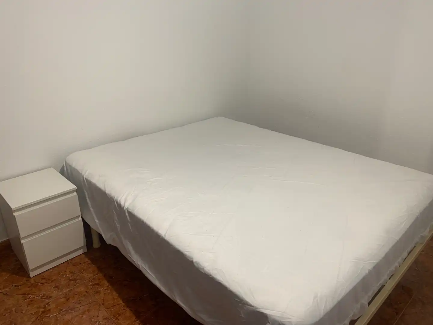Dormitori de Pis de lloguer en Huesca amb Calefacció, Terrassa i Piscina
